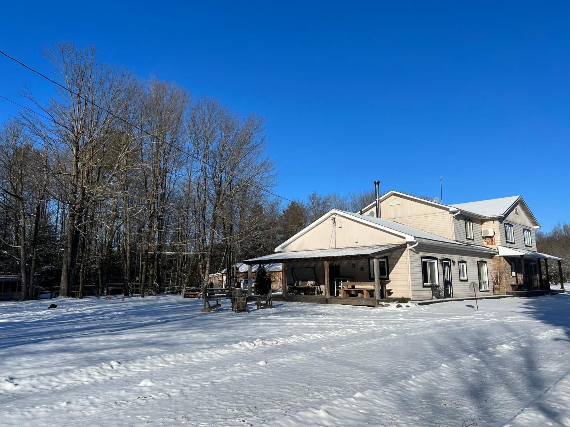 Capsule De Bonheur Guest House Bromont Exterior photo